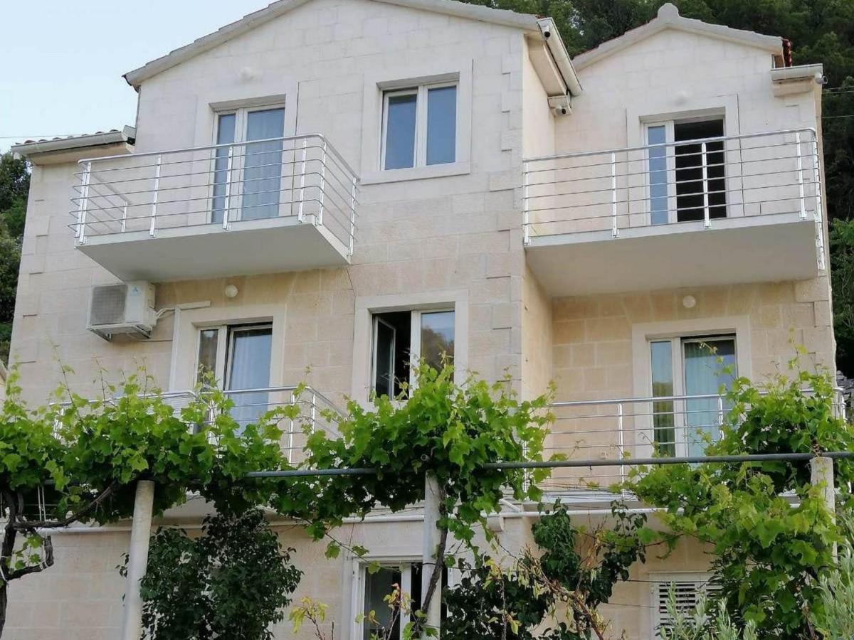 Apartments Kalajzic Pucisca Eksteriør bilde