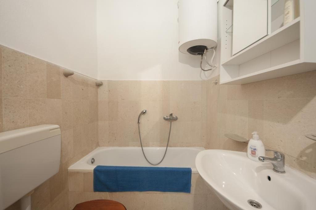 Apartments Kalajzic Pucisca Rom bilde