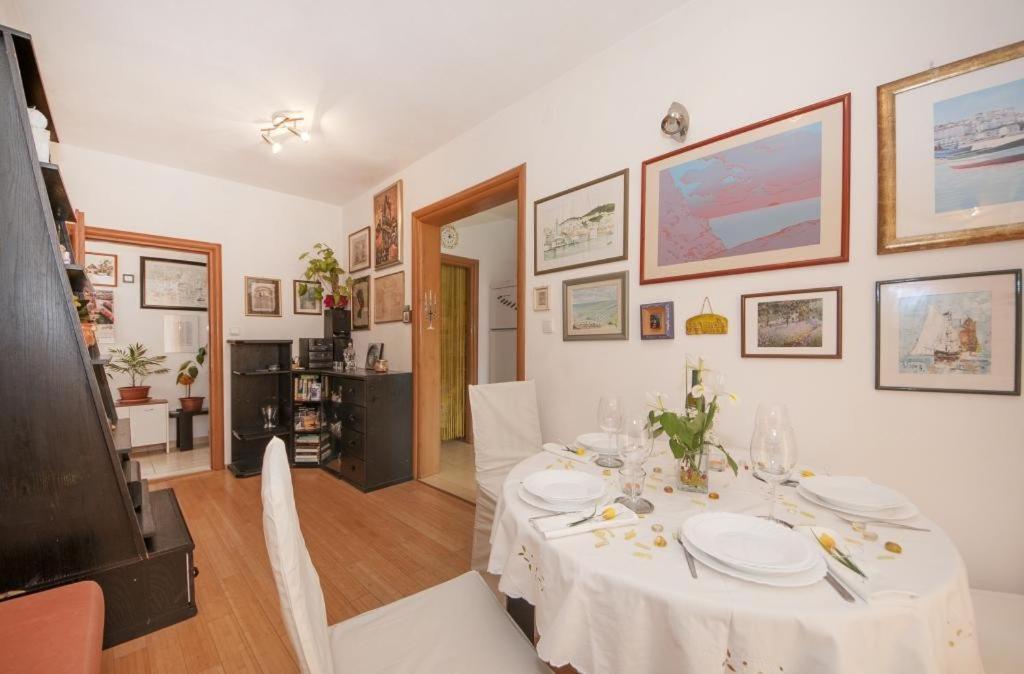 Apartments Kalajzic Pucisca Rom bilde